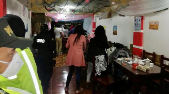 La Policía y las autoridades municipales realizaron varios operativos en diferentes sectores de Pichincha, la noche del 24 de octubre de 2020. 