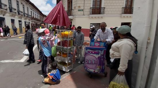 Personas en el Centro Histórico de Quito, el 21 de octubre de 2020.