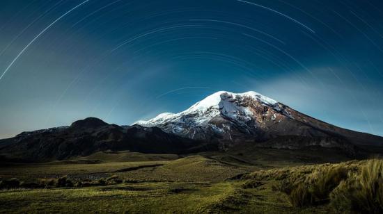 Fotografía cedida por Robinski del volcán Chimborazo, tomada en enero de 2020, en Riobamba (Ecuador).