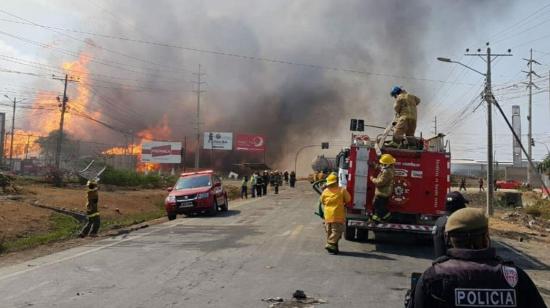 Incendio en la fábrica de Procarsa, en Durán, el 3 de noviembre de 2020. 