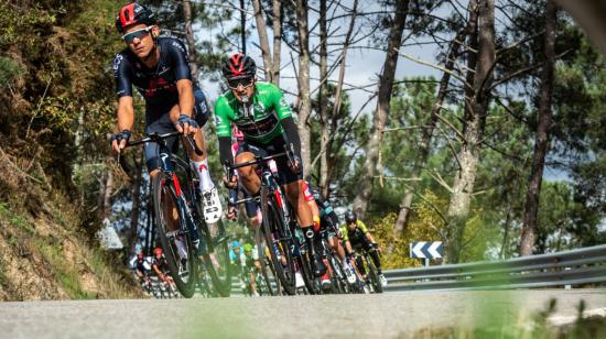 Richard Carapaz durante la Etapa 15 de la Vuelta a España 2020, que la ganó Jasper Philipsen.