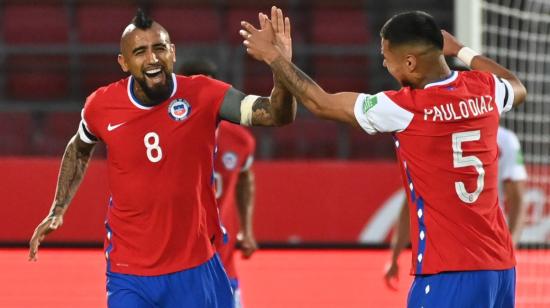 Arturo Vidal celebra uno de los goles que le marcó a Perú, el viernes 13 de noviembre de 2020, en el partido de las Eliminatorias al Mundial de Catar.