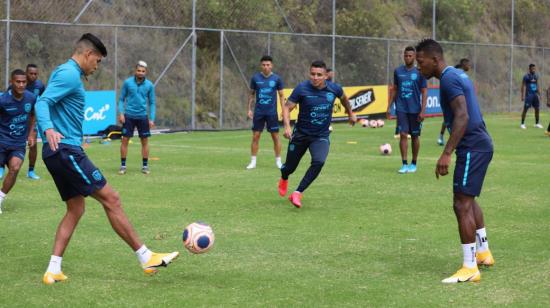 Los futbolistas ecuatorianos, durante una práctica en la Casa de la Selección, el miércoles 11 de noviembre de 2020.