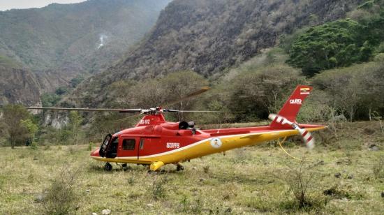 Equipo de Bomberos Quito en el lugar del incendio cerca de la Reserva Ecológica Pululahua, el 14 de noviembre de 2020. 