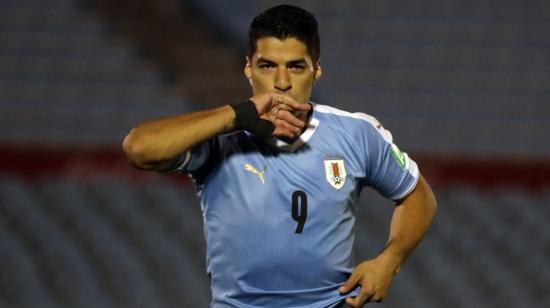 Luis Suárez festeja su gol 60 con Uruguay ante Chile, el 8 de octubre de 2020.