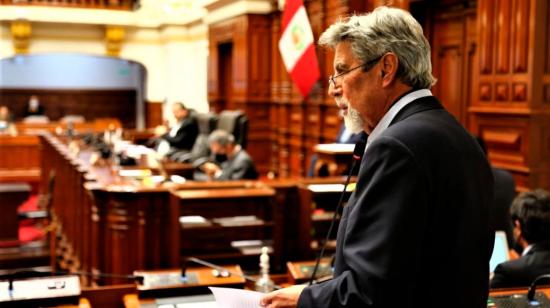 Fotografía de archivo cedida por la Agencia Andina del legislador Francisco Sagasti, en una intervención en el Congreso de Perú.