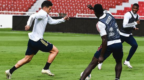 James Rodríguez y sus compañeros de la selección Colombia en el entrenamiento del lunes 16 de noviembre de 2020, en Casa Blanca.