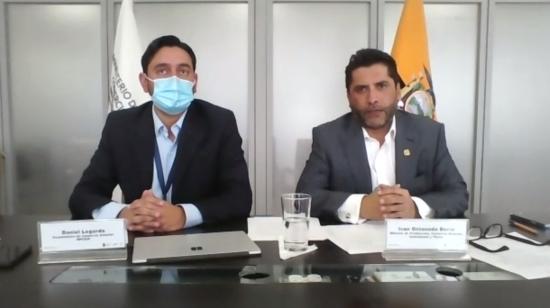 Daniel Legarda, viceministro de Comercio Exterior, e Iván Ontaneda, ministro de Comercio Exterior, en una rueda de prensa el 17 de noviembre de 2020. 