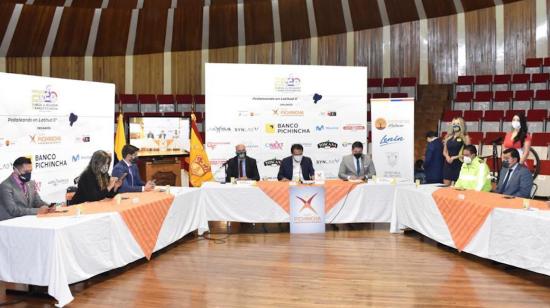 Organizadores de la Vuelta al Ecuador, durante la presentación oficial de la carrera, el viernes 20 de noviembre, en Quito.