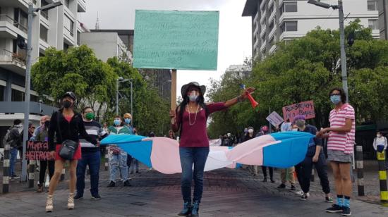 Colectivos trans durante la marcha en Quito por el Día Internacional de la Memoria Trans, el 20 de noviembre de 2020.