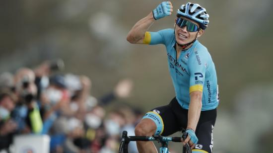 Miguel Ángel López celebra su triunfo en la Etapa 17 del Tour de Francia, el miércoles 16 de septiembre de 2020.