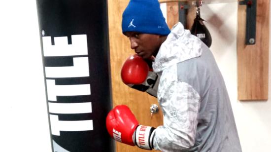 El boxeador ecuatoriano, Jeyson Minda, en uno de sus entrenamientos.