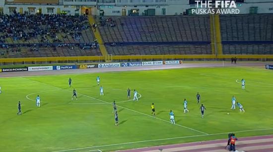 Leonel Quiñónez le pegó de atrás de la mitad de la cancha y convirtió el gol en el arco de Hernán Galíndez, el 19 de agosto de 2019.