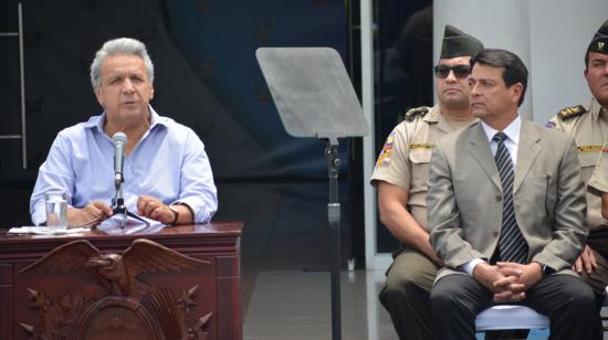 El presidente Lenín Moreno y el entonces viceministro del Interior, Patricio Pazmiño, en una visita al Cuartel Model en Guayaquil, el 29 de agosto de 2019.