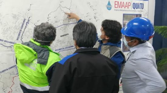 Técnicos de la Epmaps trabajaron para solucionar el inconveniente en la planta de Bellavista, la noche del 27 de noviembre de 2020.