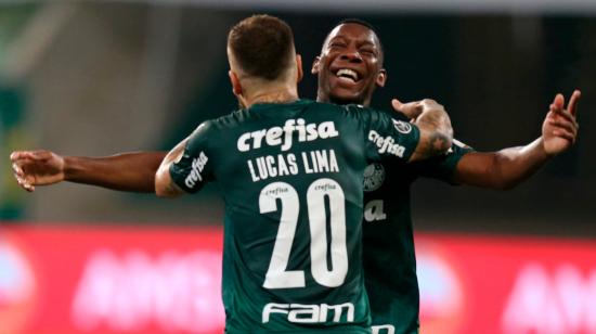 Patrick de Paula de Palmeiras celebra uno de los goles en el encuentro frente a Delfín por el encuentro de vuelta de los octavos de final de la Copa Libertadores, este miércoles 2 de diciembre de 2020.