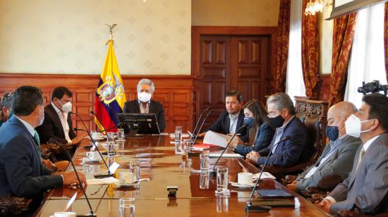 El presidente Lenín Moreno se reunió con varios ministros en el Palacio de Carondelet para analizar los beneficios de la Ley Humanitaria, el 3 de diciembre de 2020.