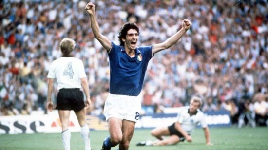 El delantero italiano, Paolo Rossi, festeja uno de sus goles en el Mundial de España 1982. 