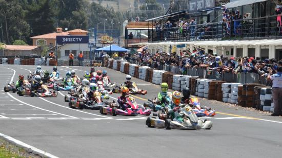 Imagen de los pilotos que compitieron en la primera edición del campeonato de Larga Duración, en el Kartódromo Cotopaxi.