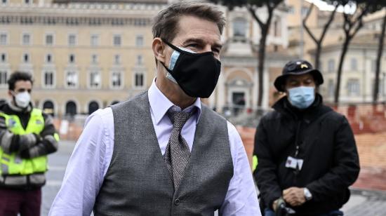 Tom Cruise usa mascarilla durante el rodaje de Misión Imposible 7, en Roma, en la Piazza Venezia, el pasado 29 de noviembre de 2020.  