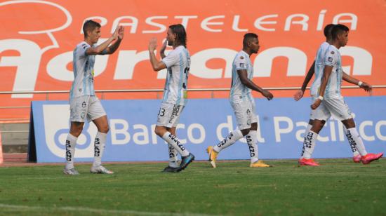 Los jugadores del Guayaquil City celebran uno de los goles ante el Deportivo Cuenca, en la última fecha de la LigaPro, el sábado 19 de diciembre de 2020. 