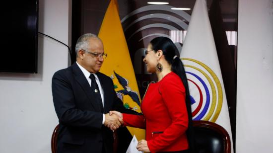 Arturo Cabrera, presidente del TCE, y Diana Atamaint, presidenta del CNE, se reunieron el 24 de diciembre de 2020. 