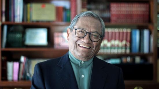 Fotografía de archivo del 31 de agosto de 2016 del cantautor mexicano Armando Manzanero durante una entrevista con Efe en Ciudad de México (México). 