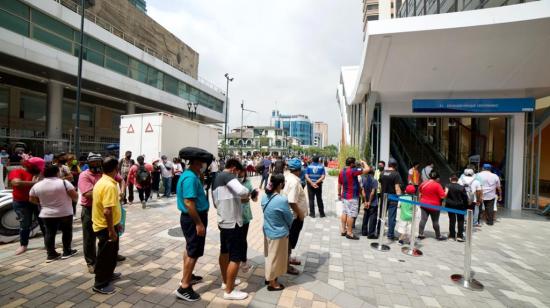 La mañana del lunes 21 de diciembre de 2020 se inauguró en Guayaquil la Aerovía, el primer servicio de transporte aéreo del país, que une la ciudad con Durán.