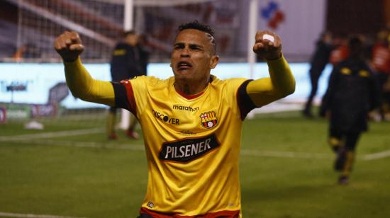 Jonatan Álvez celebra el campeonato de LigaPro con Barcelona, el martes 29 de diciembre de 2020, en Quito.