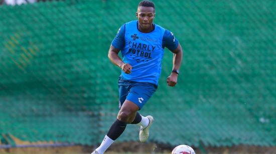 Antonio Valencia, durante un entrenamiento con el Querétaro, en México, el 14 de diciembre de 2020.