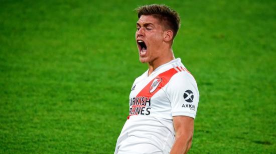 Federico Girotti celebra su gol frente a  Boca Juniors en la Copa Diego Armando Maradona, en La Bombonera, el 02 de enero de 2021.