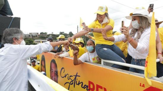 El candidato Guillermo Lasso durante un recorrido de campaña en el cantón El Carmen, de Manabí, el 7 de enero de 2021.