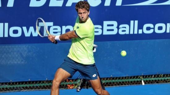 Roberto Quiroz durante su partido ante Ivo Karlovic, en el Delray Beach Open, el 10 de enero de 2020.