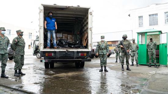 El 7 de enero de 2020, comenzó la repartición de material electoral desde Quito hacia todo el país.