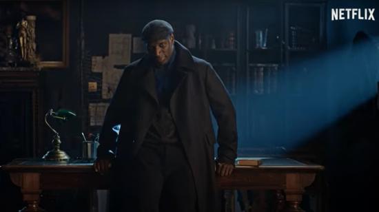 Captura de pantalla de una escena del trailer de la serie Lupin, que se transmite en Netflix.