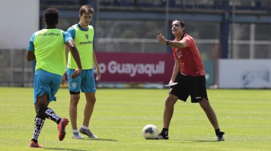 El director técnico de Independiente, Renato Paiva, en un entrenamiento el 15 de enero de 2020, en Sangolquí.