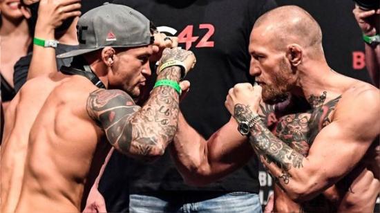 Dustin Poirier y Conor McGregor, en el careo del UFC 257, el viernes 22 de enero de 2021.