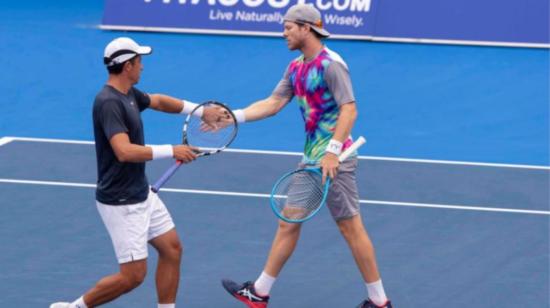 Gonzalo Escobar y Ariel Behar durante su partido de primera ronda en el ATP de Melbourne, el domingo 31 de enero de 2021. 