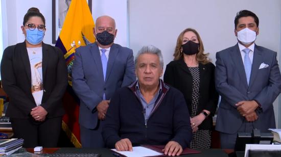 El presidente Lenín Moreno, junto a otras autoridades, en una cadena nacional, el 3 de febrero de 2021. 
