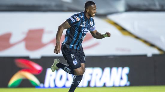 Antonio Valencia celebra su gol ante el Pachuca, en la victoria del Querétaro, el jueves 4 de febrero de 2021.