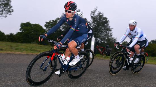 Michal Kwiatkowski corriendo la Estrella de Bessèges con el Ineos Grenadiers, en febrero de 2021.