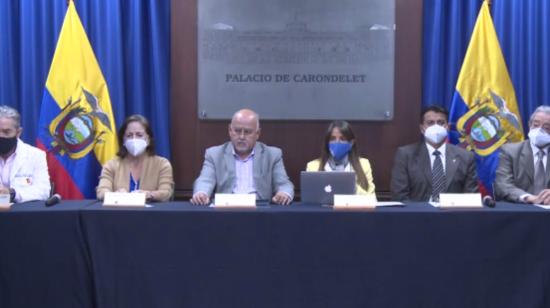 Autoridades del Gobierno en una rueda de prensa en el Palacio de Carondelet, el 5 de febrero de 2021. 