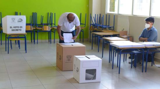 Elecciones generales 2021. Escuela Ileana Espinel Cedeño, en Guayaquil, 7 de febrero de 2021.