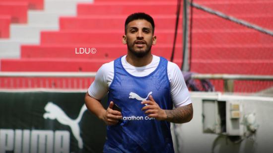 El jugador argentino en su primer entrenamiento con Liga de Quito.