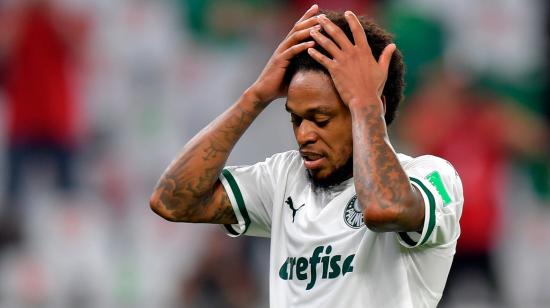 El jugador del Palmeiras Luiz Adriano reacciona durante la tanda de penales del tercer lugar del partido entre Al Ahly SC y Palmeiras, en el Mundial de Clubes este jueves 11 de febrero de 2021.