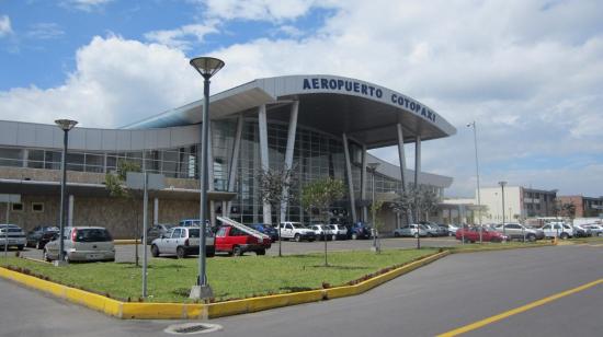 Imagen referencial del aeropuerto de Cotopaxi, donde se halló droga escondida en un avión, el 13 de febrero de 2021.