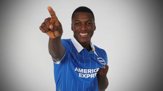 Moisés Caicedo sonríe en su presentación con el Brighton inglés, el pasado 1 de febrero de 2021.