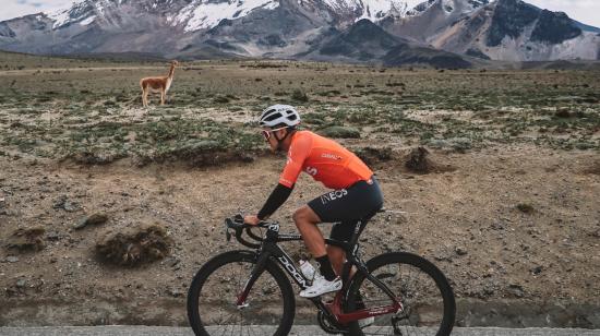 Richard Carapaz en un entrenamiento en las faldas del Chimborazo, el martes 16 de febrero de 2021.