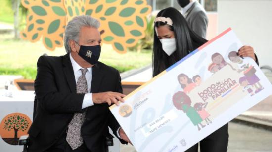 El presidente Lenín Moreno durante el lanzamiento de la tercera fase de entrega del Bono de Protección Familiar, en Quito el 19 de febrero de 2021.