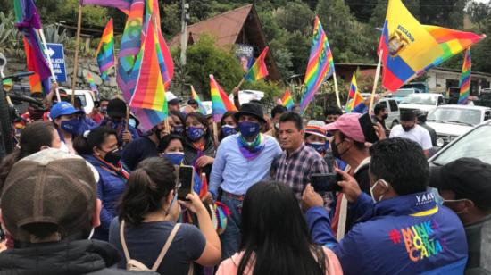 El candidato Yaku Pérez encabezó la marcha indígena en su llegada a la ciudad de Azogues, el 19 de febrero de 2021.